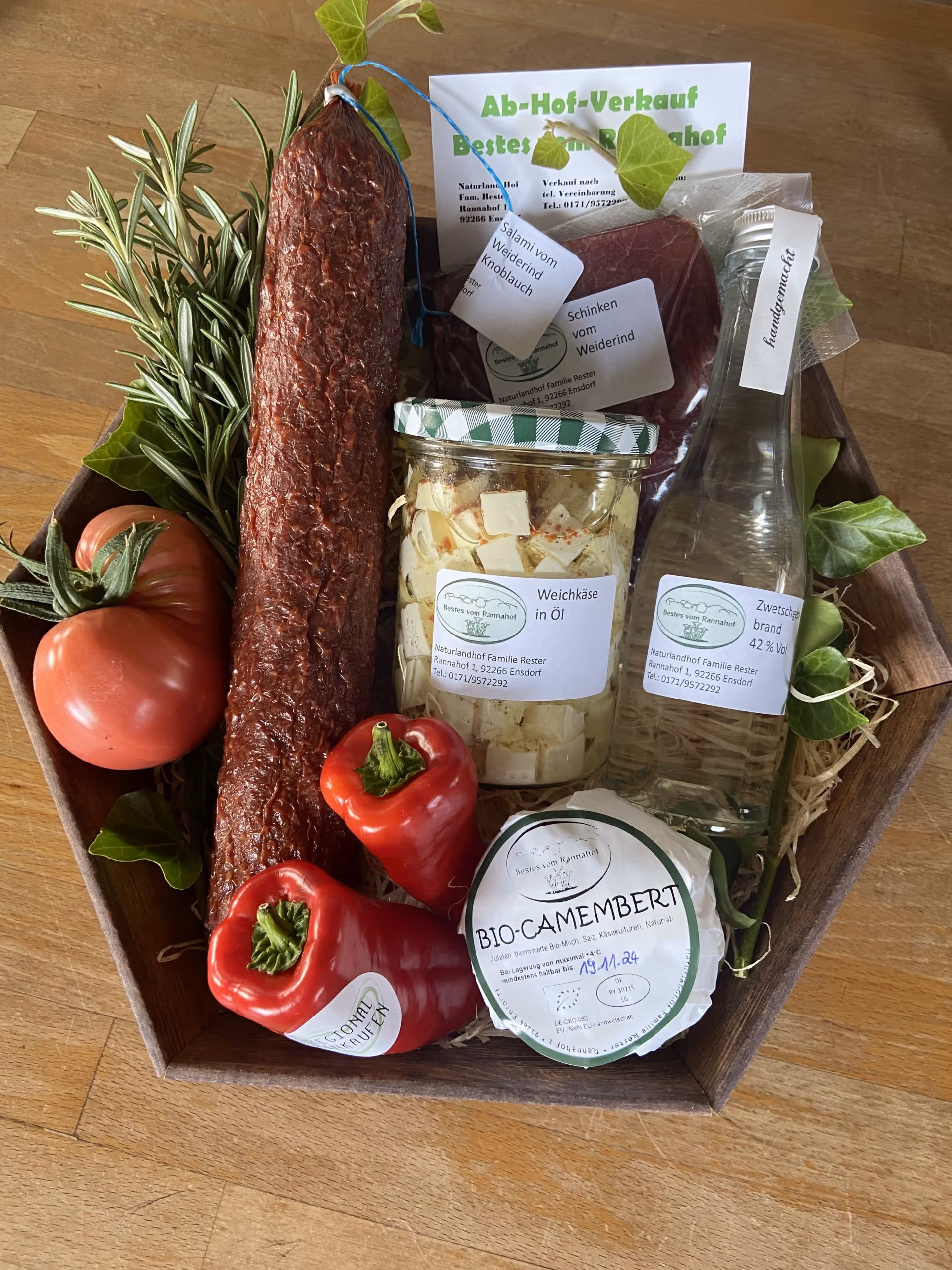 Individuell zusammengestellter Geschenkkorb mit Wurst, Gemüse und Likören vom Rannahof